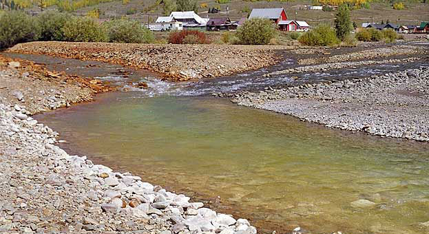 Los metales pesados presentan una coloración característica de acuerdo al pH del río.