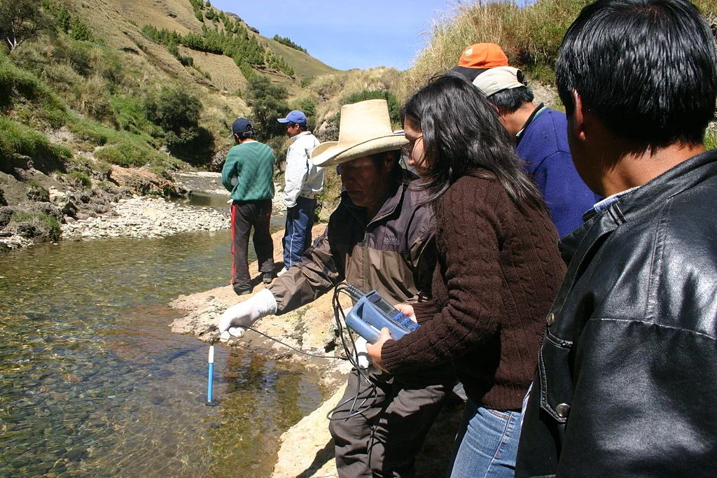 Monitoreo Participativo en Yanacocha - Cajamarca, Perú (fuente: Wikipedia).