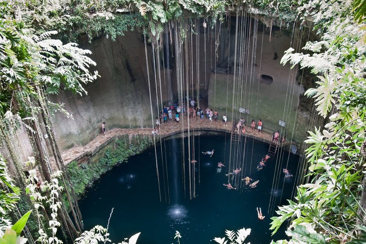 Cenote de Chiche Itza - Yucatán , México