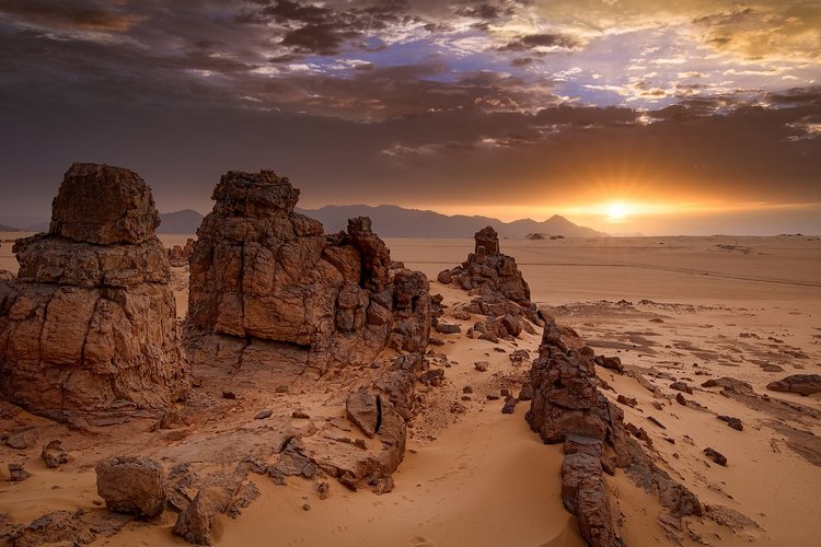 Amanecer en la meseta de Tassili n'Ajjer