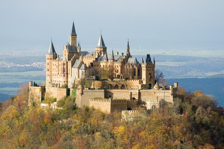 Burg Hohenzollern cerca de Hechingen en Jura de Suabia