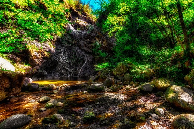 Cascada en Pescone, Piemonte, Italia