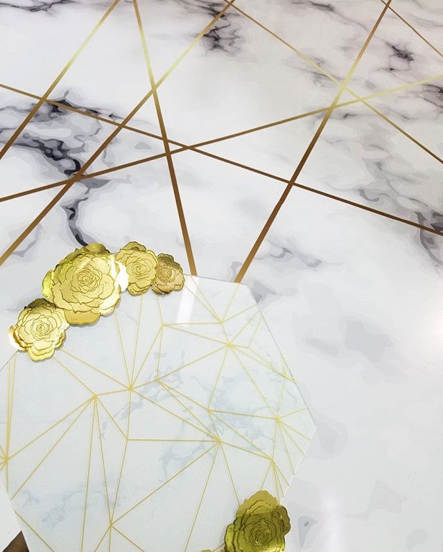Acrylic Hex Marble Themed Table Charger With 3D Roses