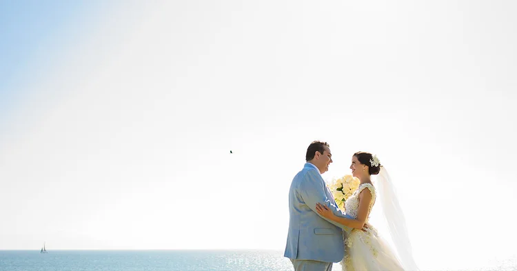 Cielo azul boda de chifón Liga con arco y corazón