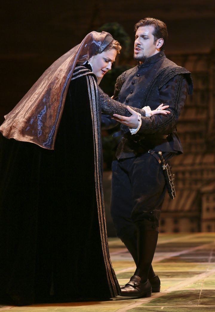Joni Henson as Elisabeth and Andrea Carè as Don Carlo