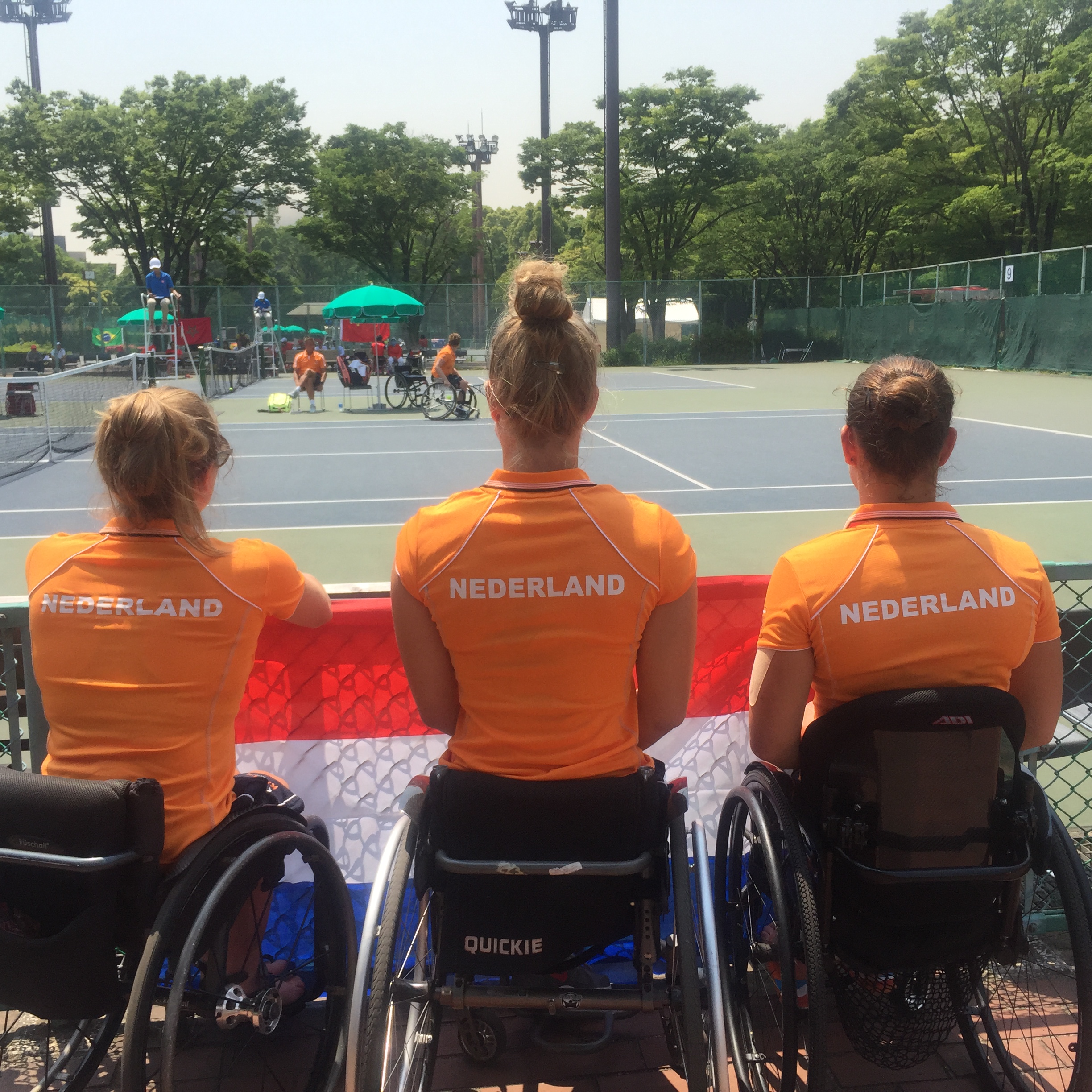 Supporting Aniek van Koot in her singles match against Charlotte Famin.