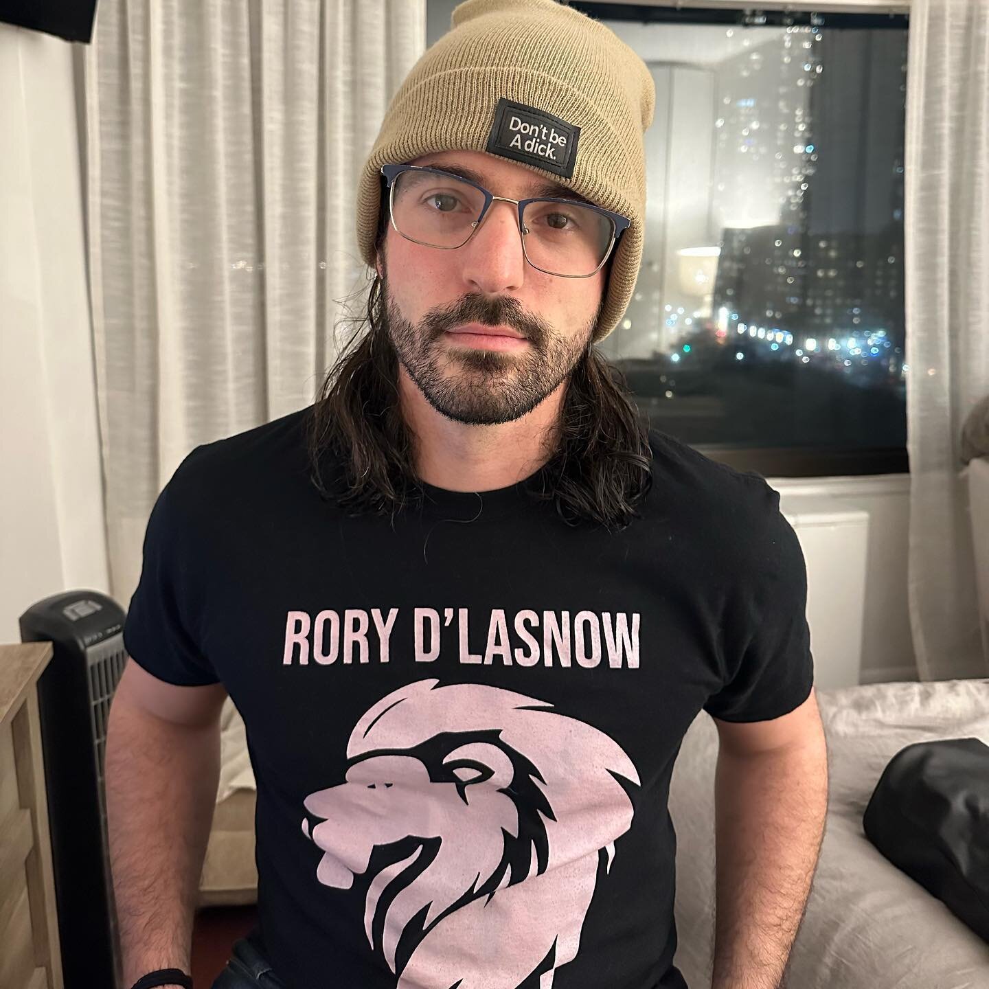 Hey Rory I have your New Year&rsquo;s resolution ready for you ❤️

Tee: @rorydlasnow
Hat: @rorydlasnow take note

Actual video post to come soon, but this is a great placeholder in the interim 😂😂

#NewYears #acousticguitarist #songwriter #guitarist