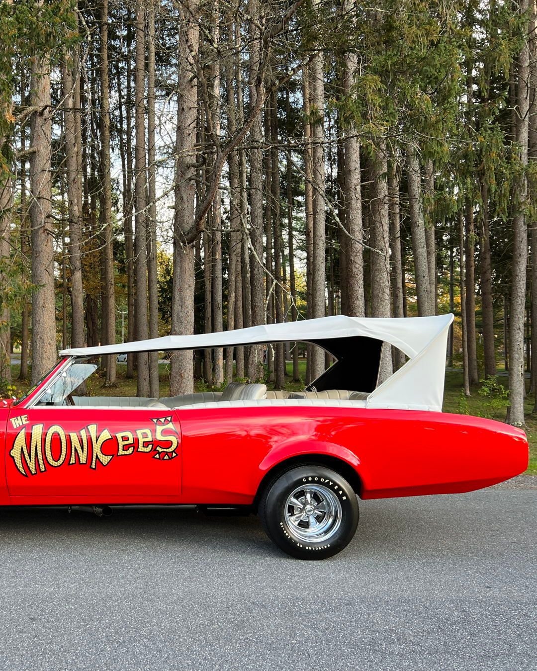 The Monkeemobile - the 1st 3rd row? The rear seating was made for fun (and filming).
The open, elevated rear section wasn&rsquo;t just for looks &mdash; it allowed the cast to move, joke, and film action shots that matched the band&rsquo;s playful en