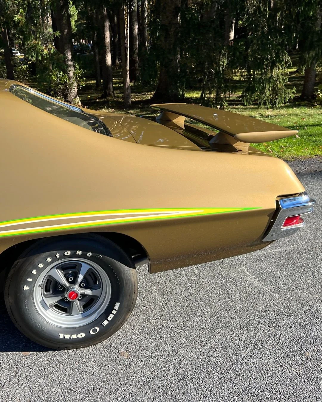 The Granada Gold hardtop Judge combines high style with uncompromising performance. Beneath its understated exterior lies Pontiac&rsquo;s ultimate 400-cubic-inch Ram Air IV engine, rated at 370 horsepower.