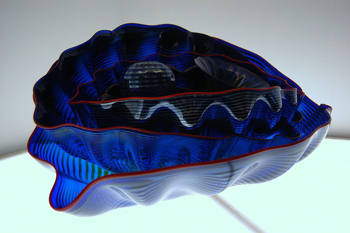 Dale Chihuly. Saxony Seaform Set With Scarlet Lip Wraps. Creative Commons