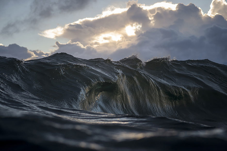 (C) RAY COLLINS. SOURCE: HTTP://WWW.LIFEBUZZ.COM/SEA-MOUNTAINS/