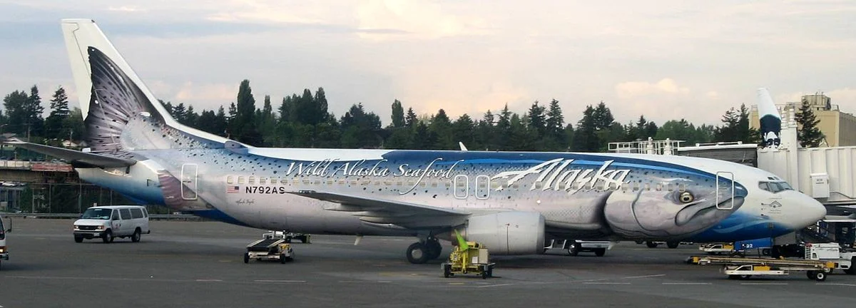 1200px-Alaska_Airlines_Boeing_737_(N792AS)_in_-Wild_Salmon-_colors.jpg