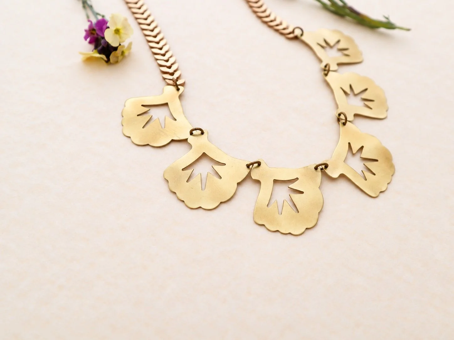 gingkoleafneck.jpg