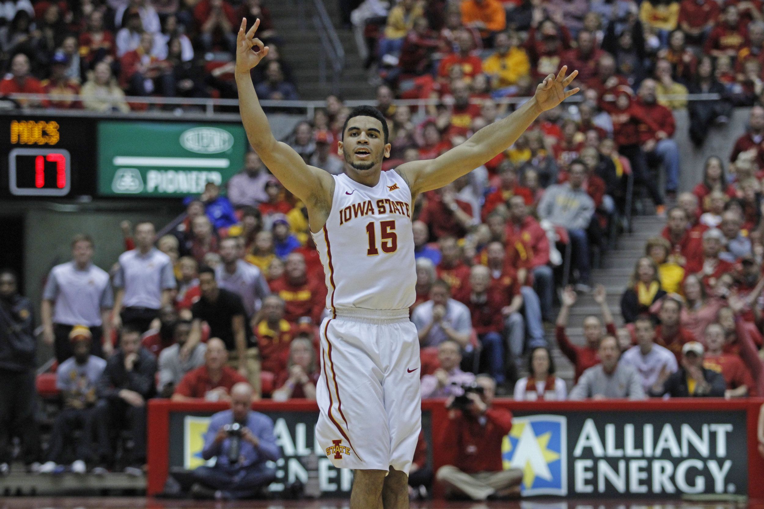 Iowa State's Georges Niang Catches Everyone Sleeping With Unexpected Dunk