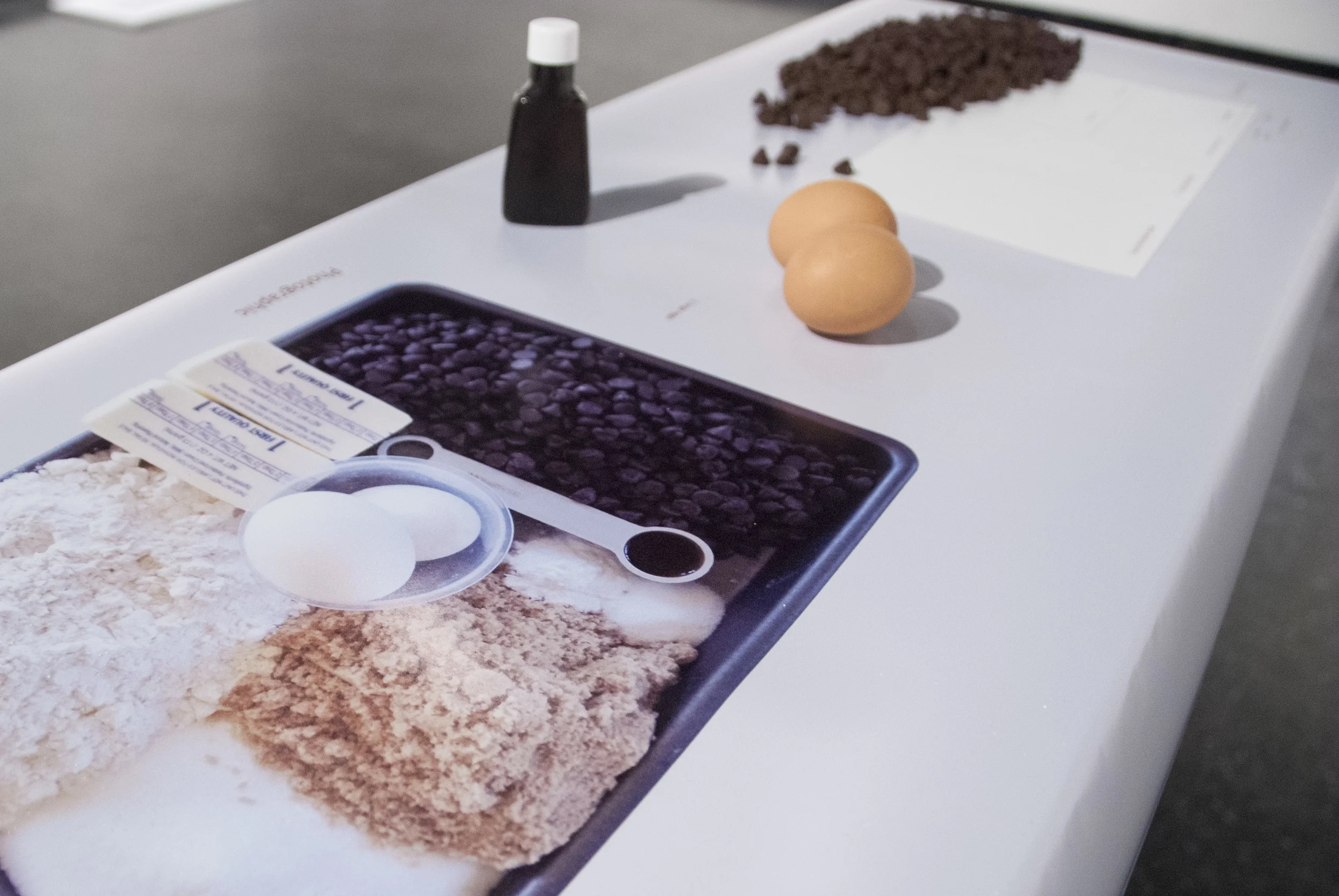 Detail of the photographic diagram and chocolate chip cookie ingredients.