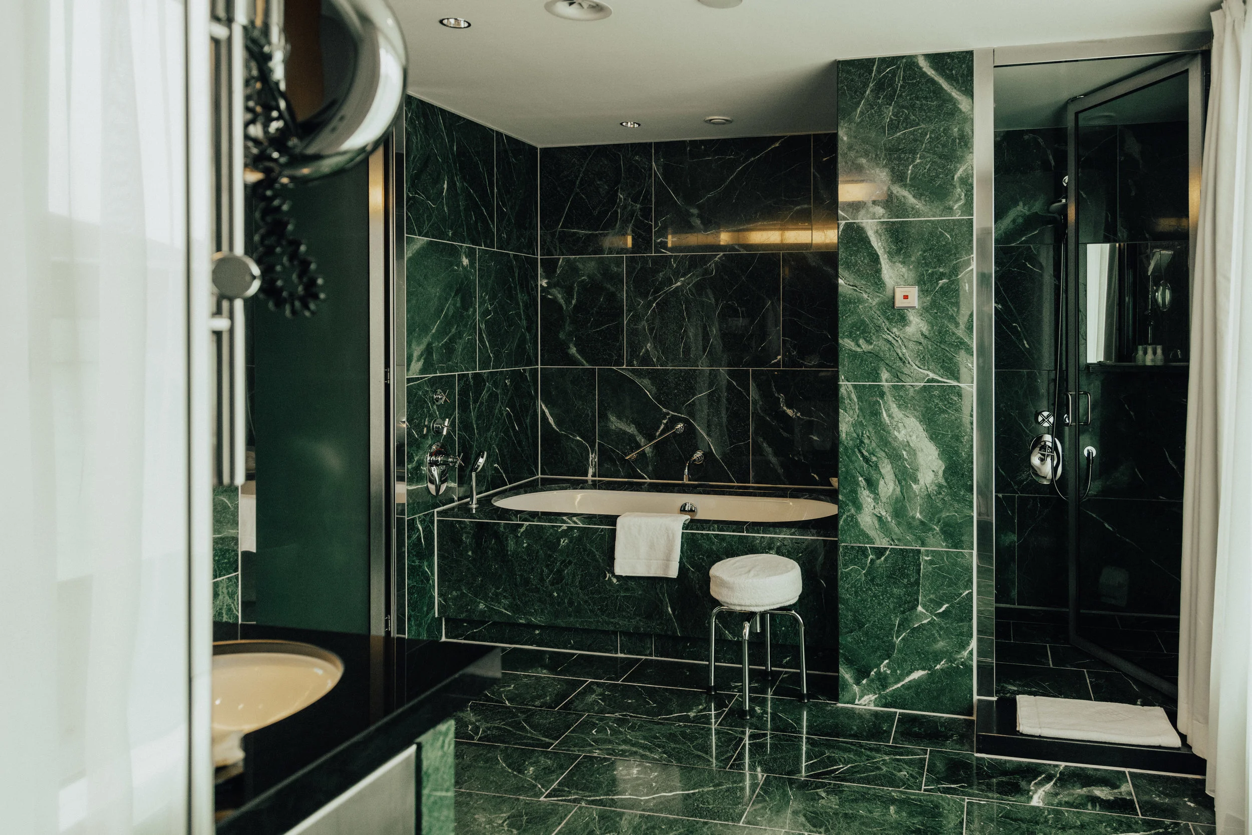 Sug-SeanxPaulaPotry-Hyatt-hotel-Berlin-13.jpg