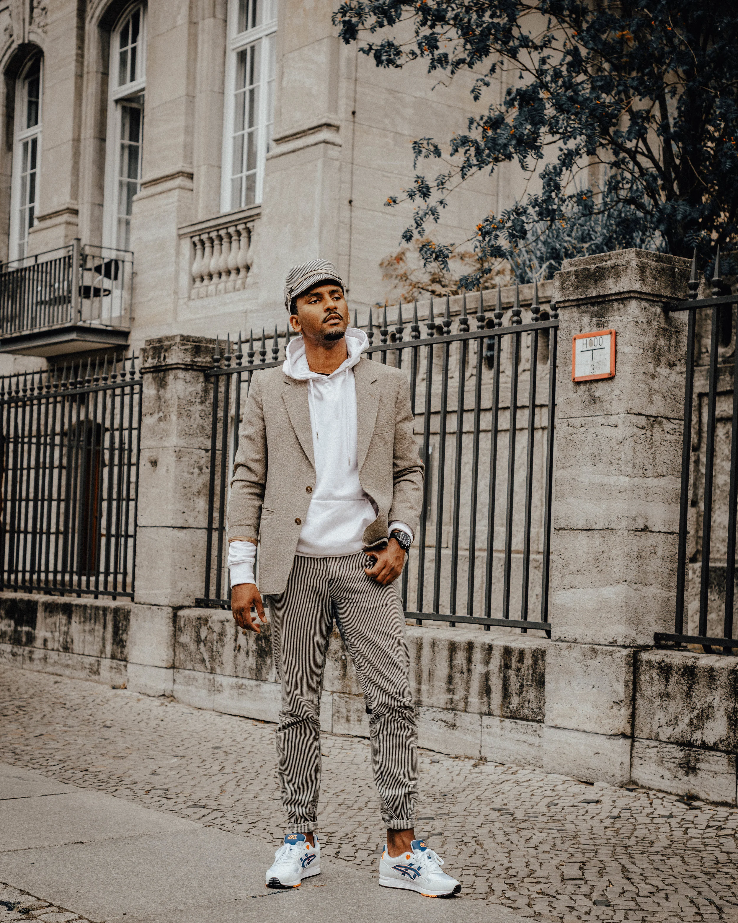  Sug -Sean Travels to barcelona with Paula Potry, Tiia Potry and Seabastian 