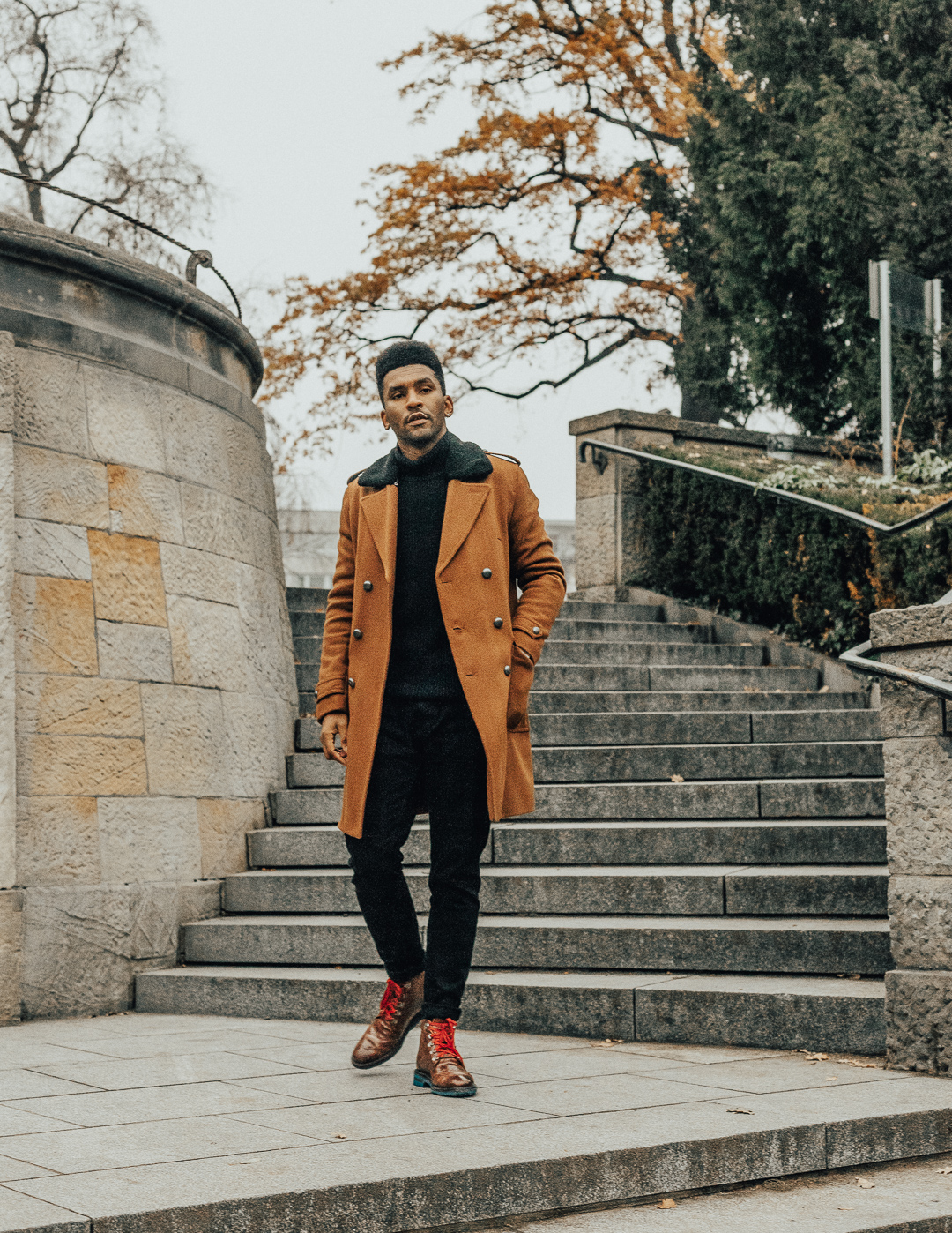 Sug -Sean Travels to barcelona with Paula Potry, Tiia Potry and Seabastian