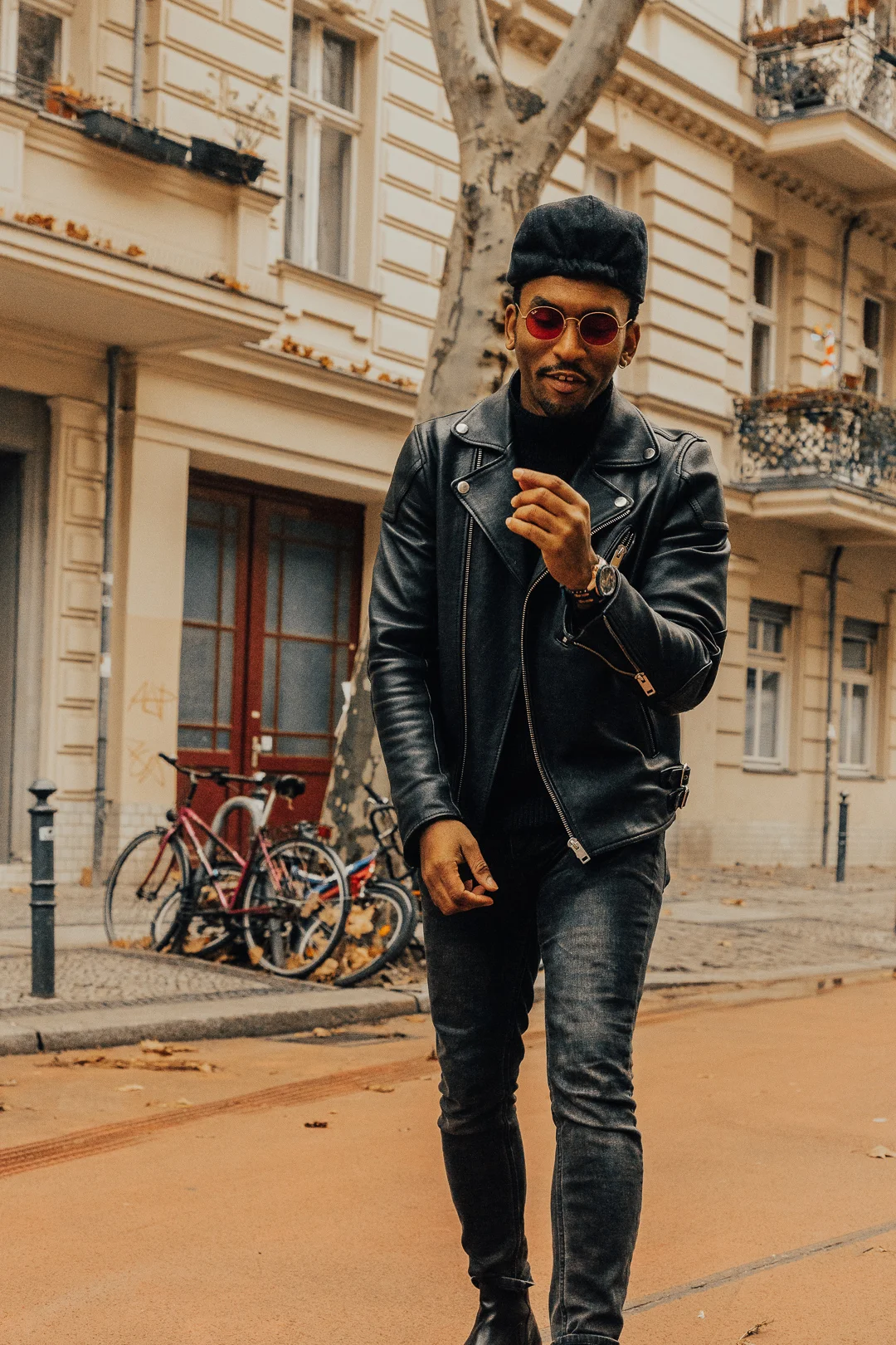  Sug -Sean Travels to barcelona with Paula Potry, Tiia Potry and Seabastian 