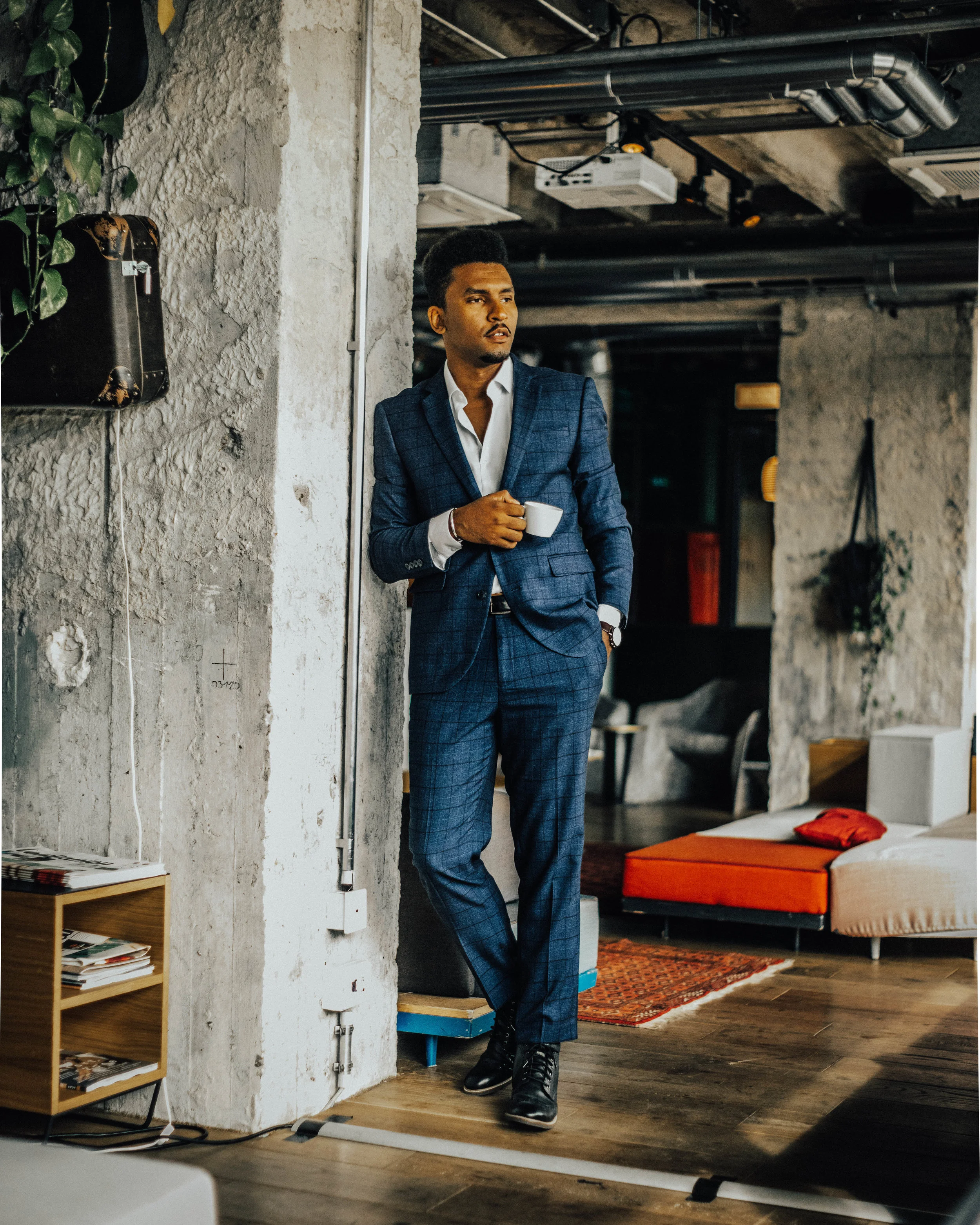 Sug Sean Suits, Blogger