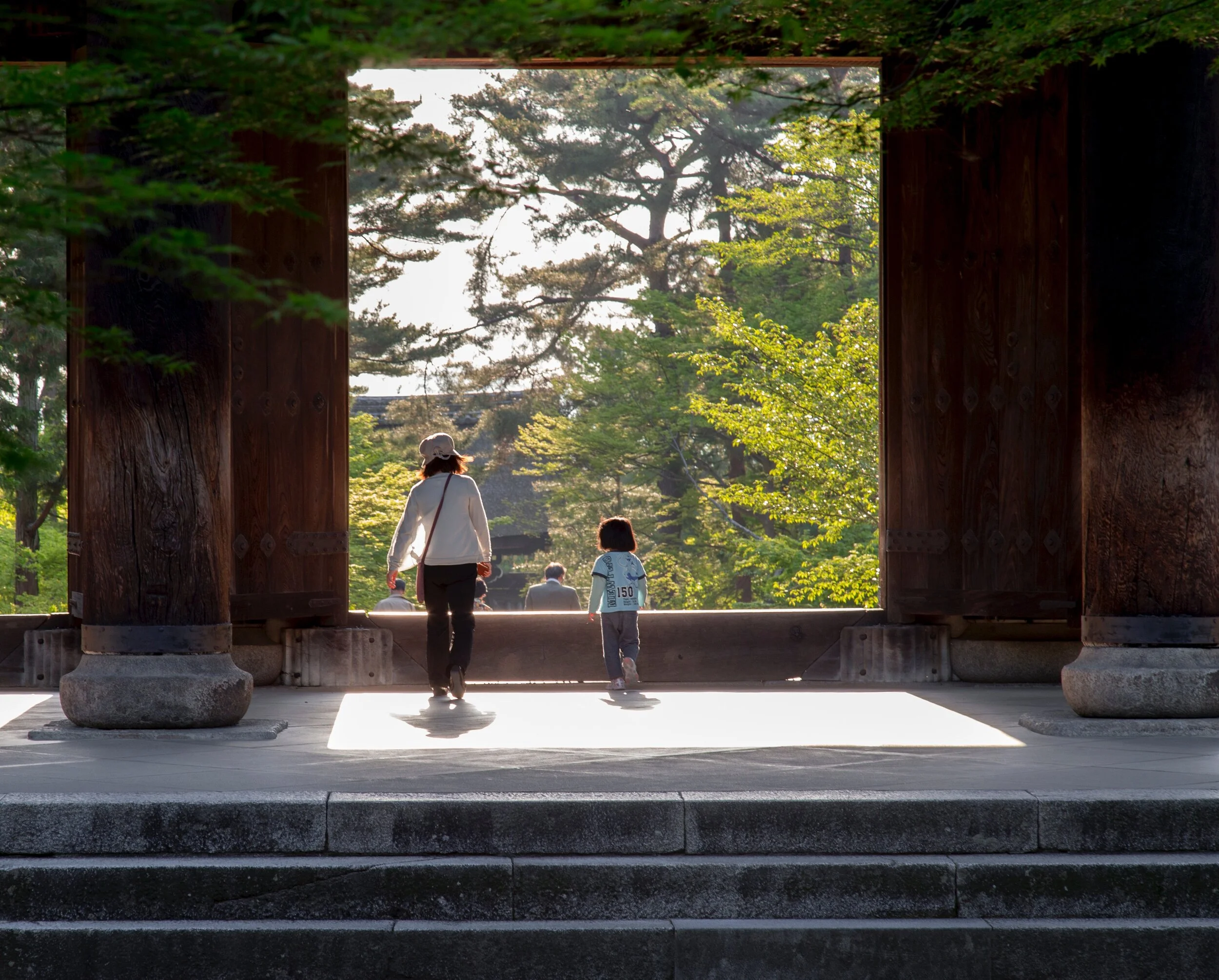 architecture-boy-family-712473.jpg