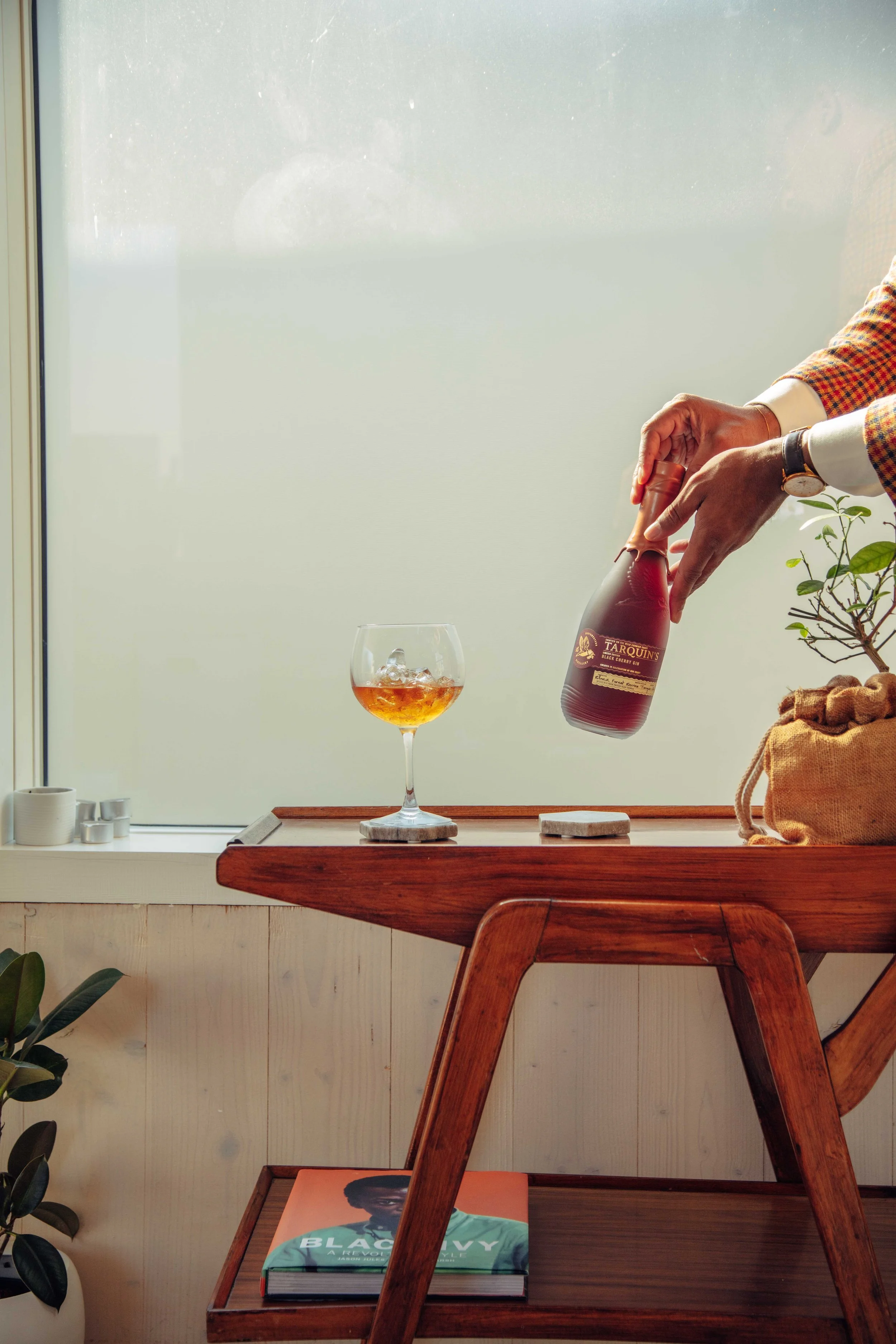 Sustainable Sipping: How Tarquin's Gin Balances Exquisite Taste with Environmental Responsibility