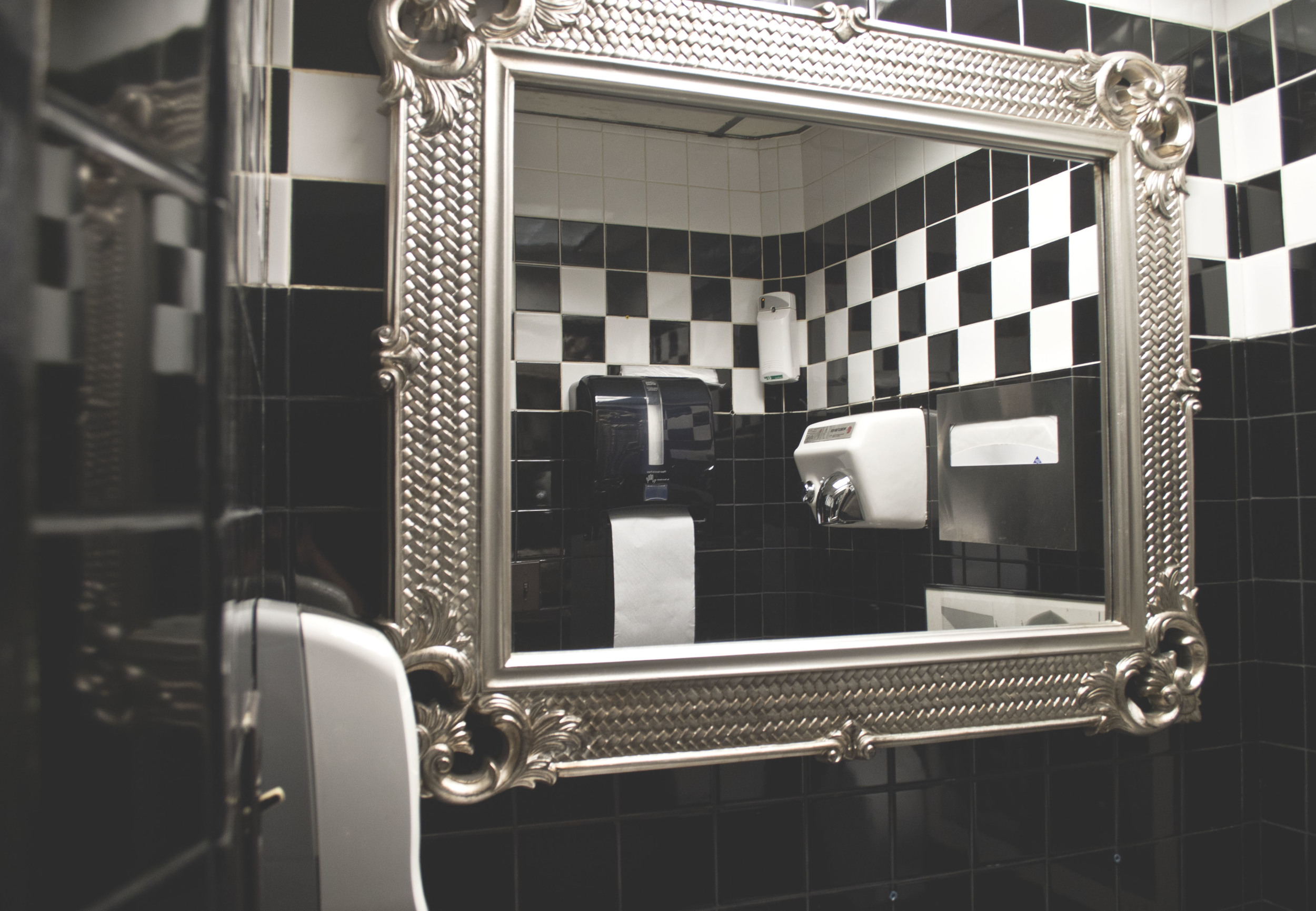 unobathroom.jpg