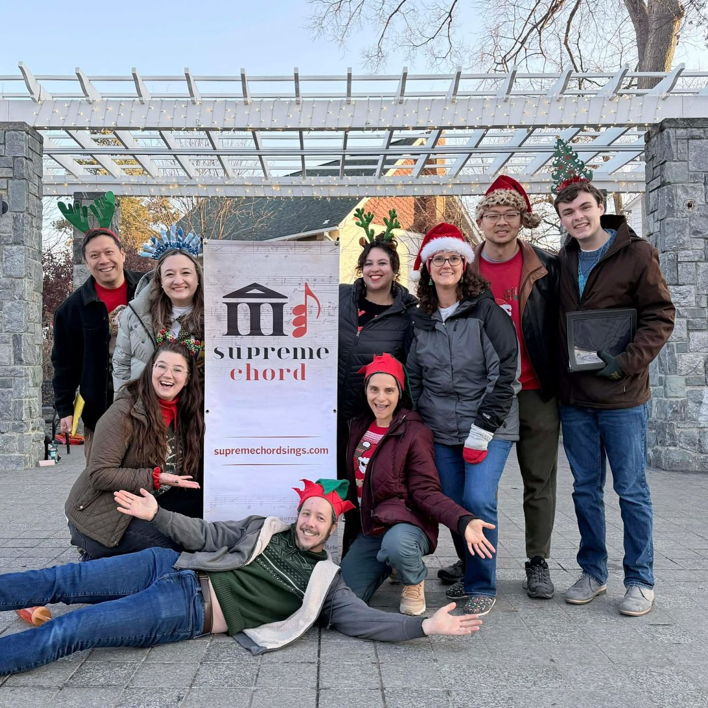 Supreme Chord had a fabulous time singing at the @cityoffairfaxva holiday market yesterday! We&rsquo;ll be singing again on December 13 from 12-1 PM at the Baltimore Holiday Market, hope to see you there! 

#dcacappella #acappella #holidaymusic #holi
