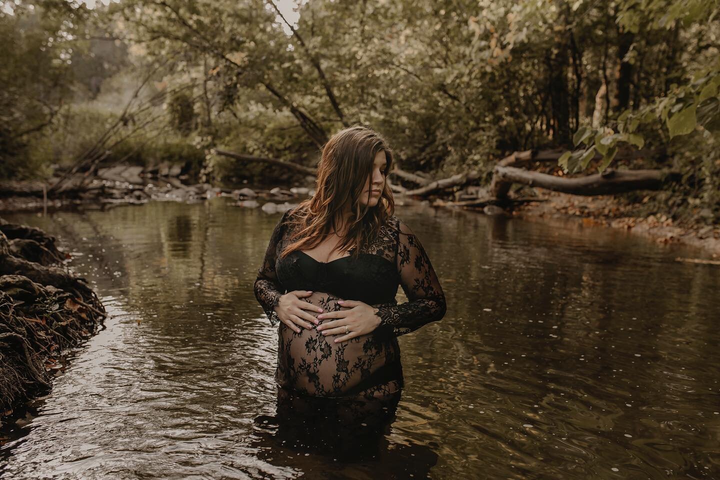 Radiant ✨ #wildflowerstudios #maternityphotography #maternityshoot #expecting