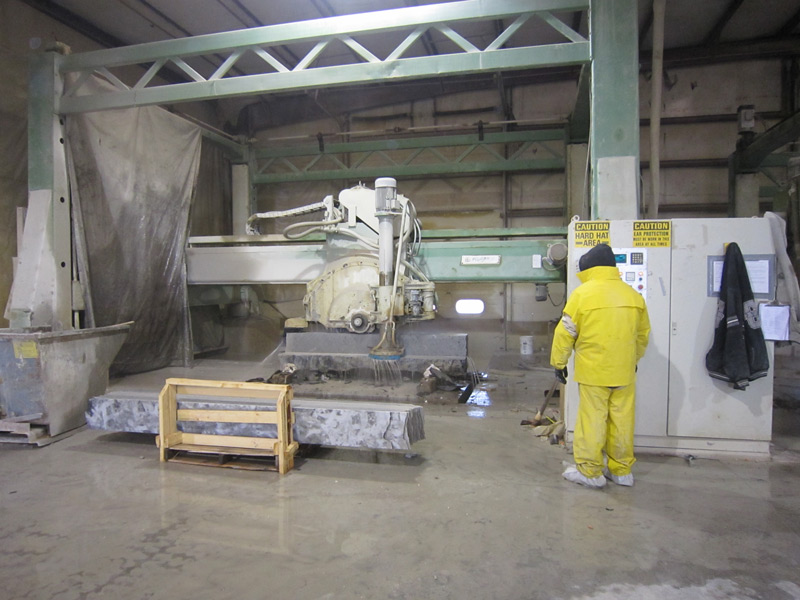 Machine that makes two cuts at a time, 90 degrees to each other