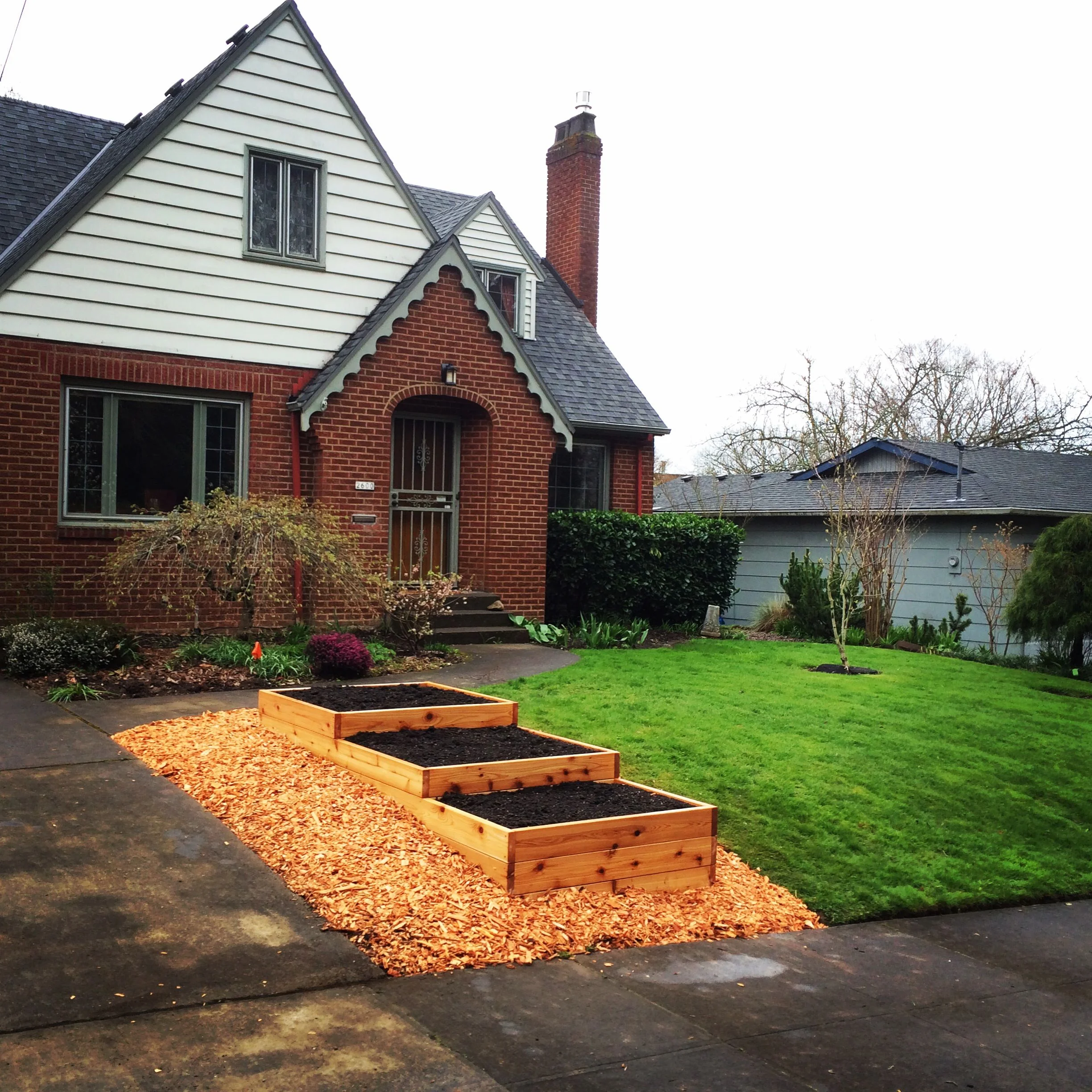 Terraced raised garden bed