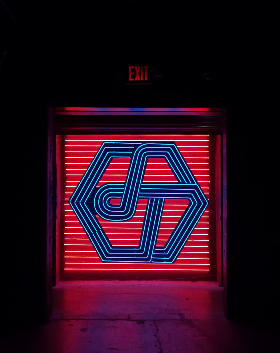 little-trouble_atlanta_neon_01.jpg