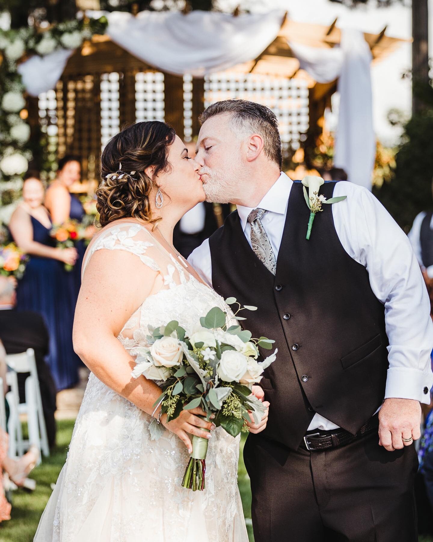 So many photos are being sent out this week and next week. So many memories to look back on! 😍 Take a look at a few moments from Amy + Jeremy&rsquo;s beautiful September wedding at @redcircleinn 
 
 
 
Photographer: me! @amandakatzphoto 
Venue: Red 