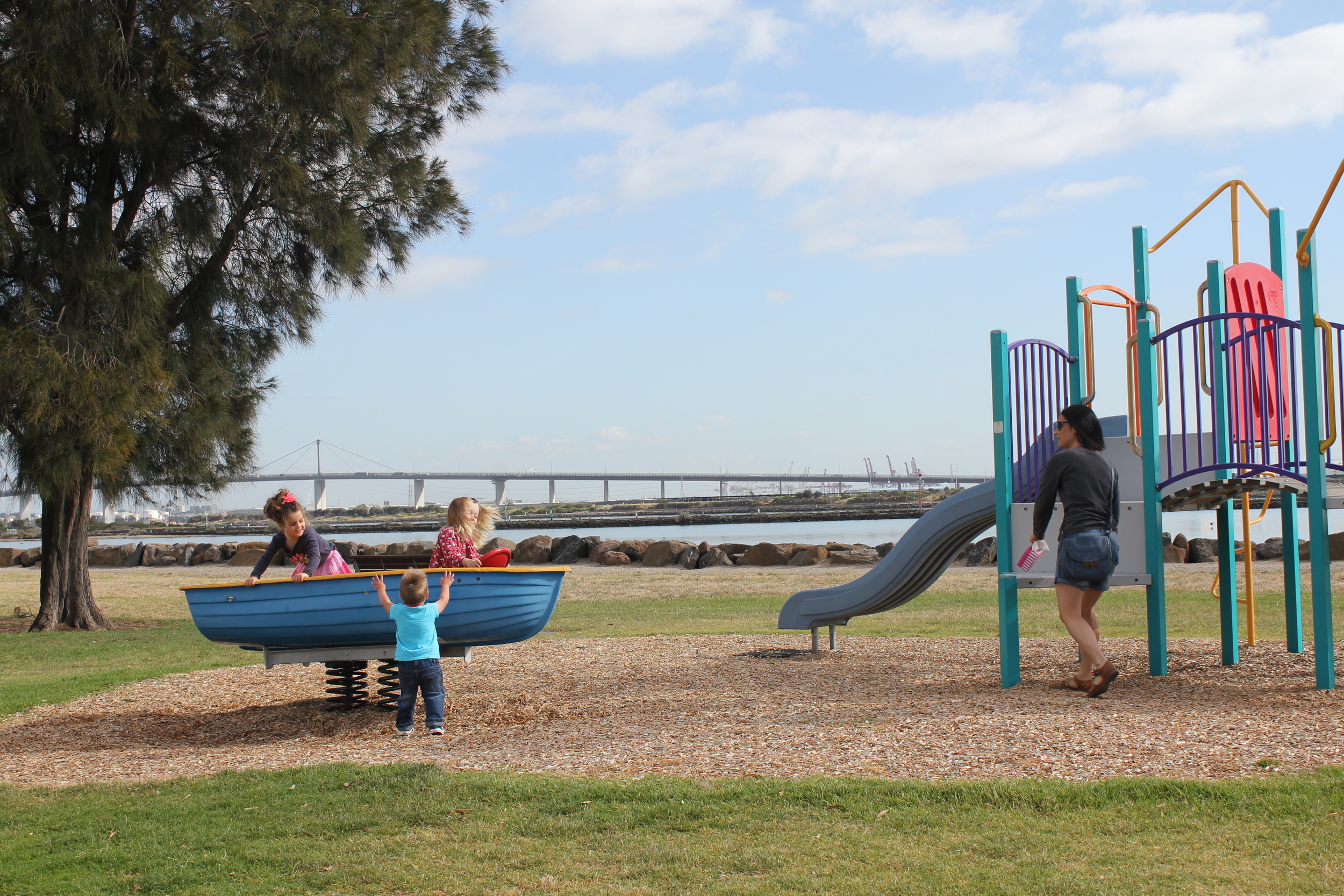 Charles Bates Reserve - Mamma Knows West