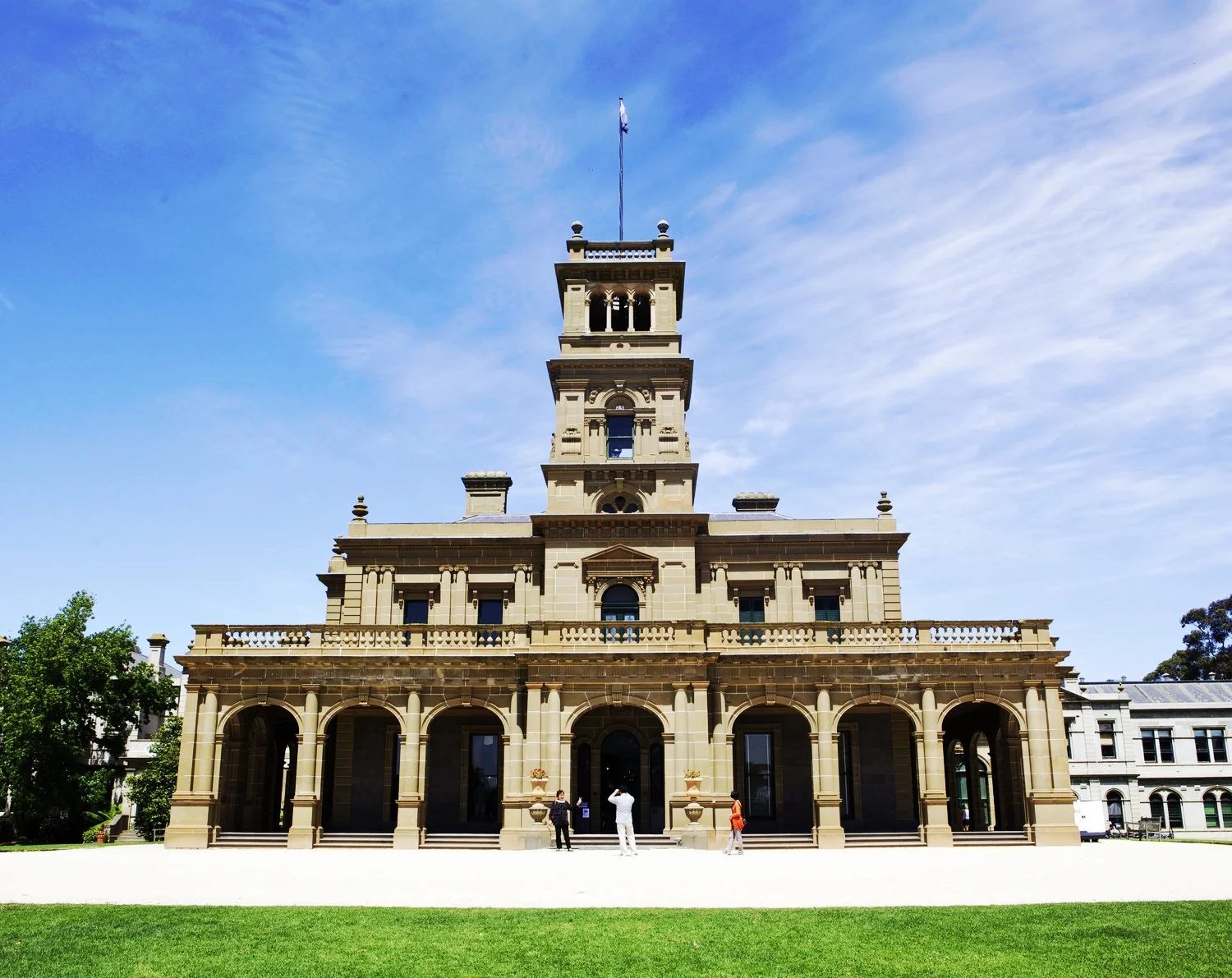 werribee mansion- mamma knows west