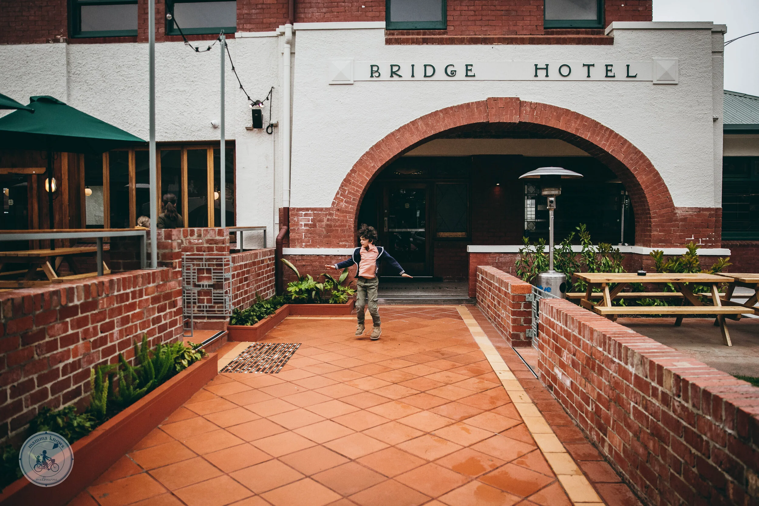 bridge hotel, werribee