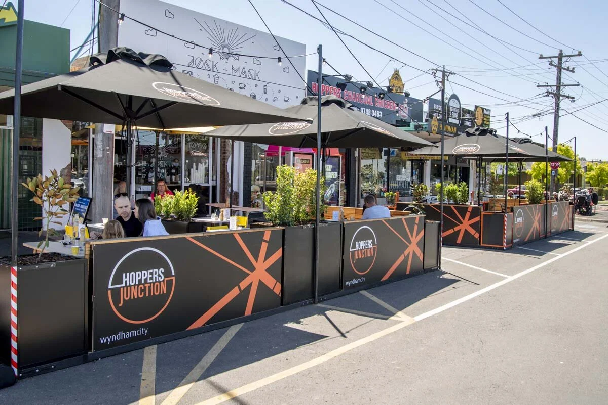 outdoor dining in wyndham