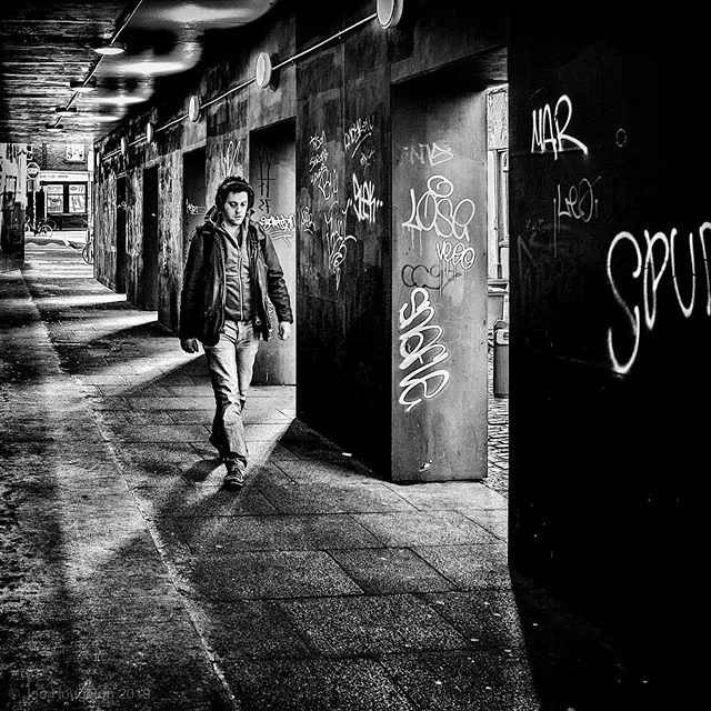 Walking through... I liked the play of light and shadow in this passage near Dame Street...
Fuji x100s, 1/125th sec, f/2.8, ISO 400, 23mm
All constructive comment and critique welcome! A selection of my street photography images are available for sale online at https://houghtonphoto.darkroom.tech #fujix100s #ilovefujix #dublindaily #dailydublin #igerstreets #streetshared #fujifilm_street #BNW_PLANET_2019 #bnwgreatshots #streetmagazine #streetframe #streetxstory #agameoftones #photographyisart #houseoftones #monochrome #bnw_captures #blackandwhitephotography #bnw_life #bw_lover #bnw_planet #monoart #bw_society #bw_photooftheday #instablackandwhite #insta_bw #bnwmood #monochromatic #createcommune #urbanandstreet #streetshared #streetmagazine