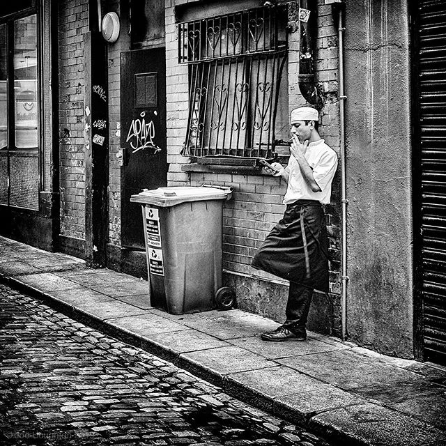 Break time. This moment caught in one of my Dublin wanders the other day...
Fuji x100s, 1/30th sec, f/8, ISO 200, 23mm
All constructive comment and critique welcome! A selection of my street photography images are available for sale online at https://houghtonphoto.darkroom.tech #fujix100s #ilovefujix #dublindaily #dailydublin #streetshared #fujifilm_street #BNW_PLANET_2019 #bnwgreatshots #streetmagazine #streetframe #streetxstory #agameoftones #photographyisart #meistershots #streetshared #streetphotographymagazine