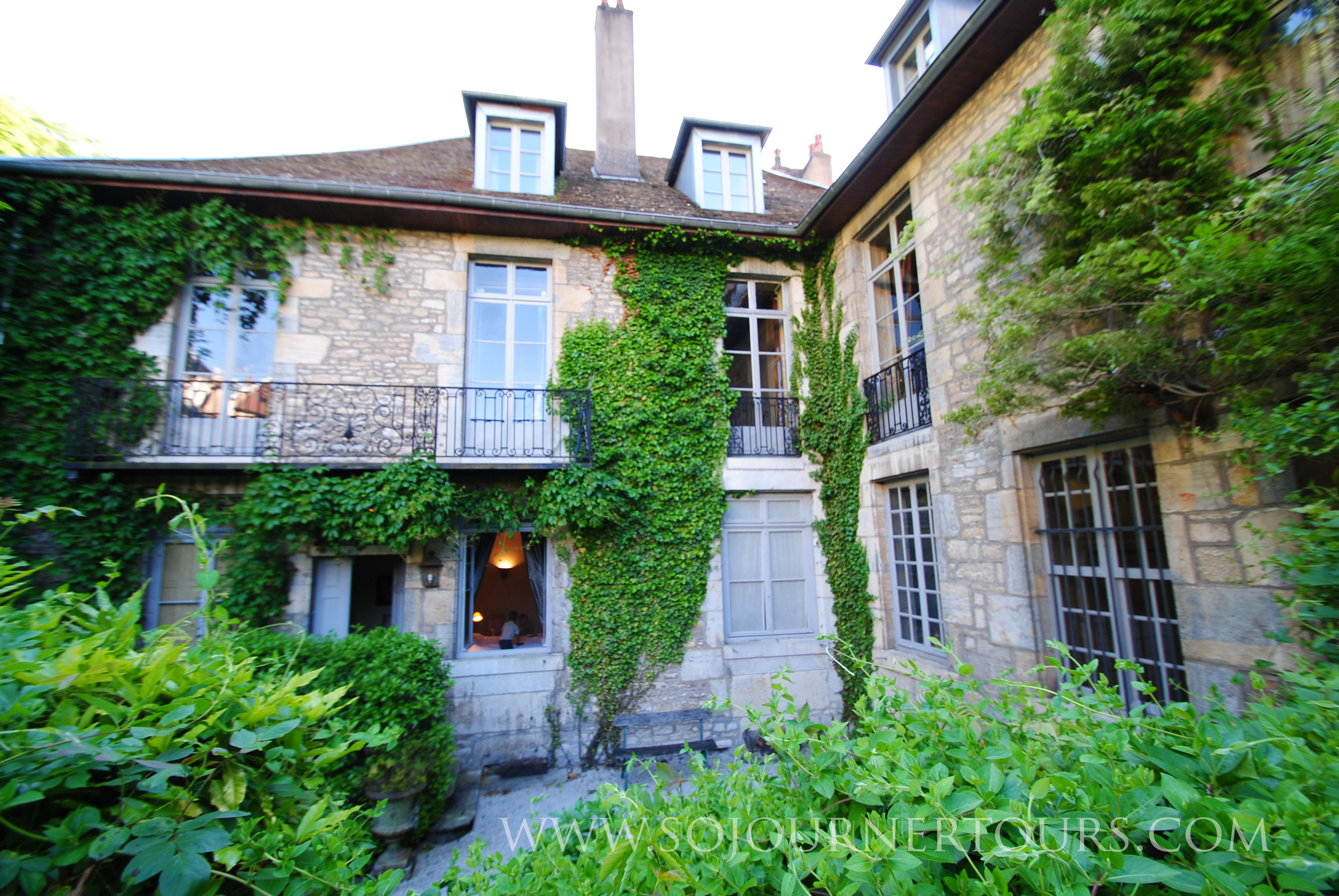 French Language & Culture Immersion: Sojourner Tours