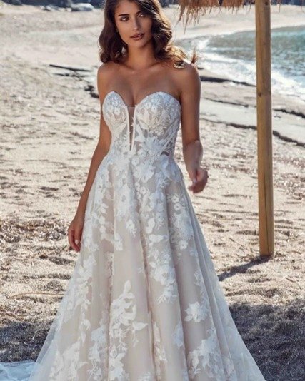 New Arrivals!

Two favorites have just arrived if you are looking for a ball gown. @eddyk_bridal 

1. Palmina
2. Cassarandra

#bride2025 #birdetobe #eddykbridal #londonont #bridetobe👰 #ballgownweddingdress #weddingdresses #smallbusinessowners #brida