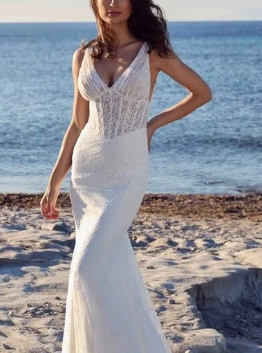 I'm excited a new arrival to the collection: Eddy K DR2641, also known as "Anita," from the 2026 Dreams Fall Collection!
This stunning fit-and-flare gown is perfect for a destination or outdoor garden wedding due to its incredibly lightwei