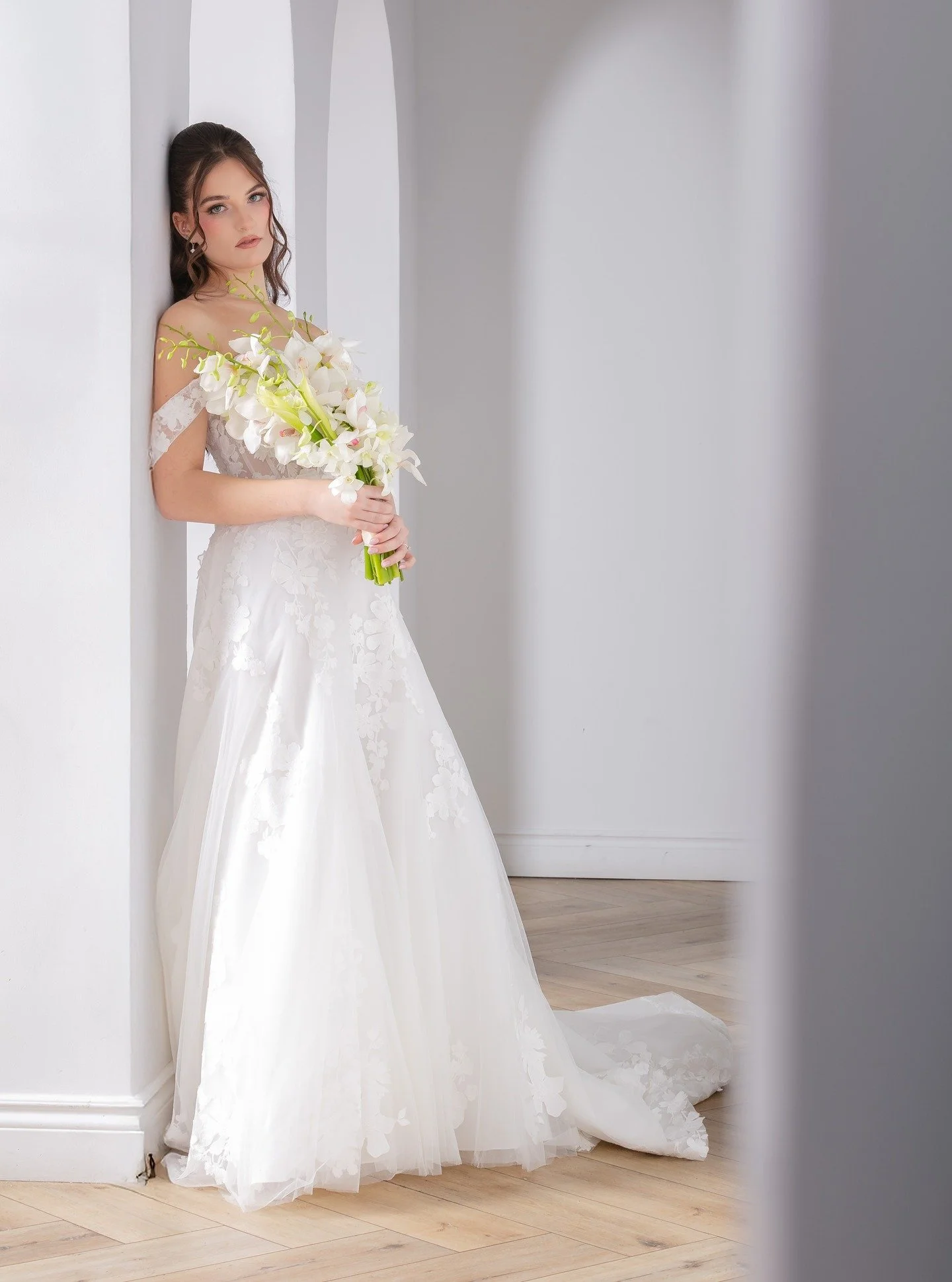 Here is a sneak peek of a recent photo shoot at @londoncourtyardvenue showcasing one of my designers, Eddy K Bridal.

A heartfelt thank you goes out to the following vendors who participated:
❤️

- @519lionphotography 
- @charlies_hair_salon_london_o