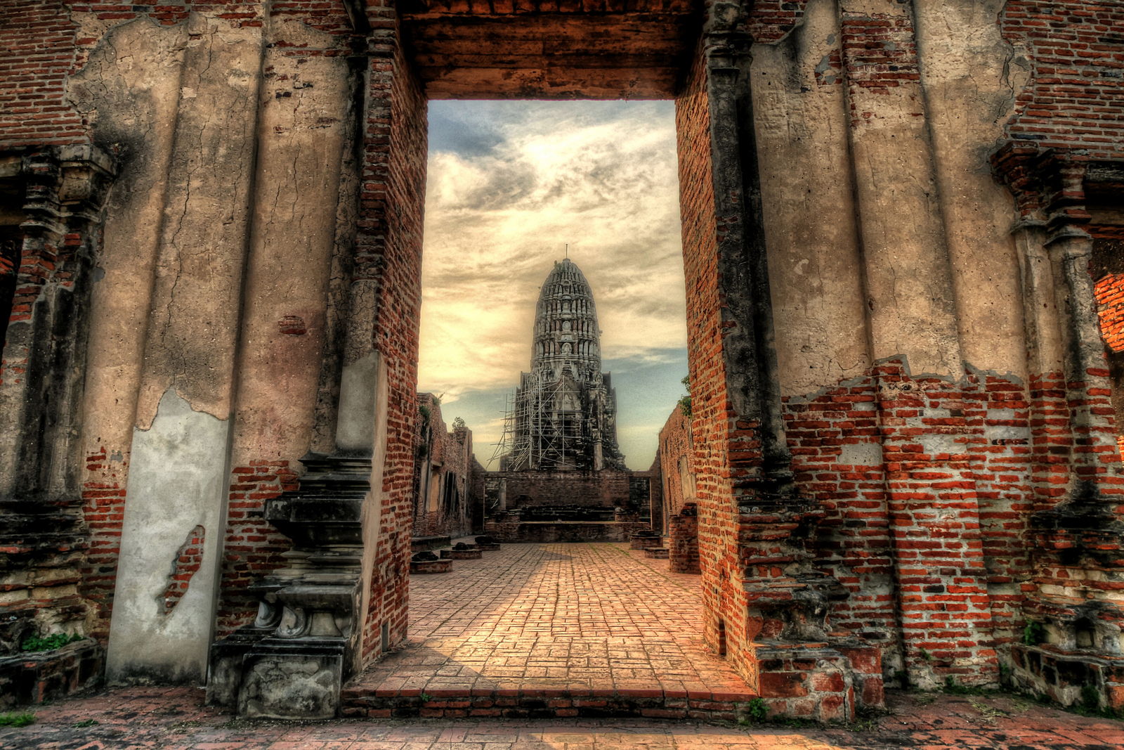 Wat Ratchaburana Prang Ayutthaya Thailand doorway large 2.jpg