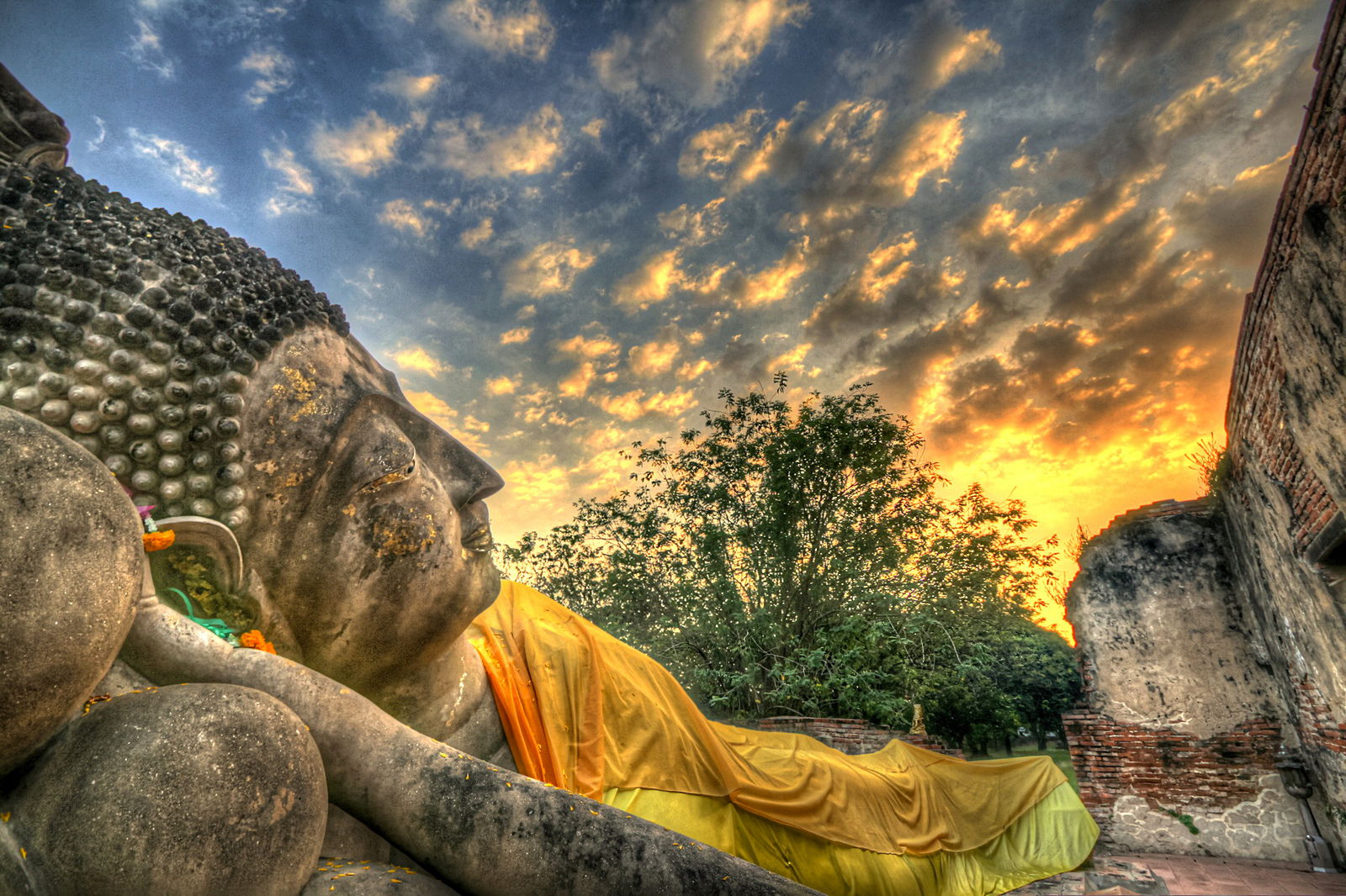 Reclining buddha at sunset.jpg