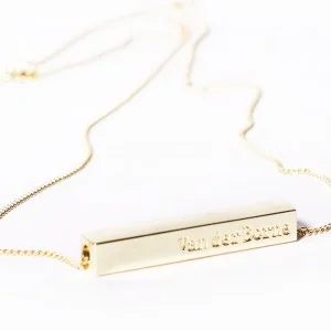 Simple golden bar necklace by VanderBorne €129
