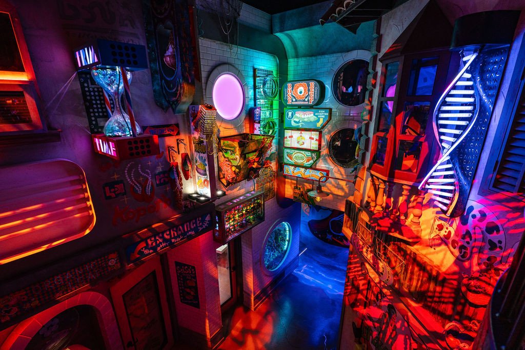 Middling Market from Radio Tave - the 5th permanent exhibition from @meow__wolf ⁠
⁠
This surreal open-air market street was brought to life under the Creative Direction of Caitlin LeMoine (@cemoine).⁠
⁠
⁠
Show Lighting Design by the @chriswernerdesig