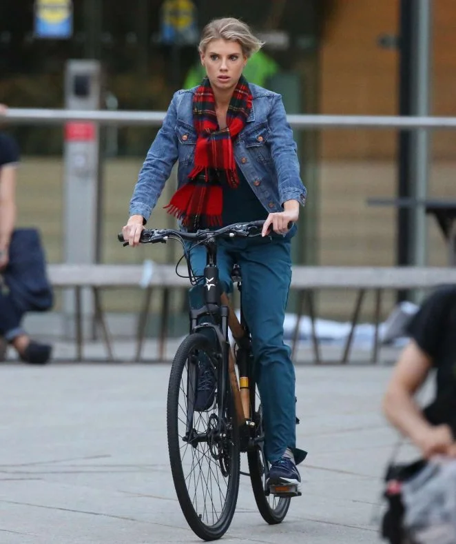 Charlotte-McKinney--On-the-set-of-Flatliners-greenstarbikes.jpg