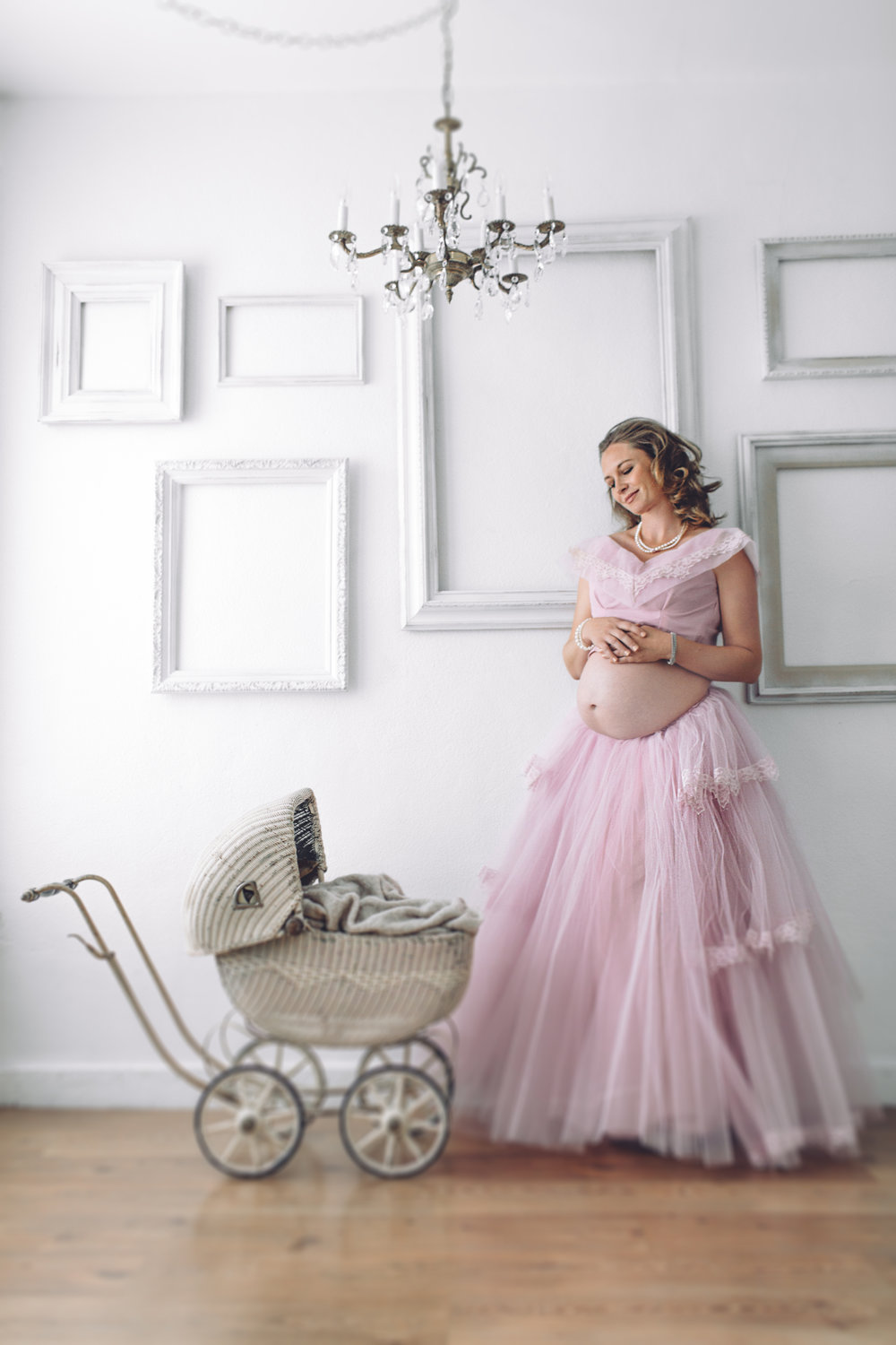 2 BARBIE LOS ANGELES MATERNITY PHOTOGRAPHY STUDIO BEAUTY PORTRAIT VALERIE KENDAL  V KENDAL PHOTOGRAPHY-4759.jpg