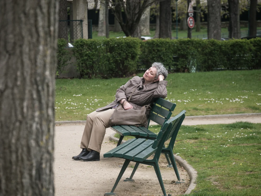 Relaxing - near Marmotem museum, Paris, Apr 2016 - © Angelo Gifford